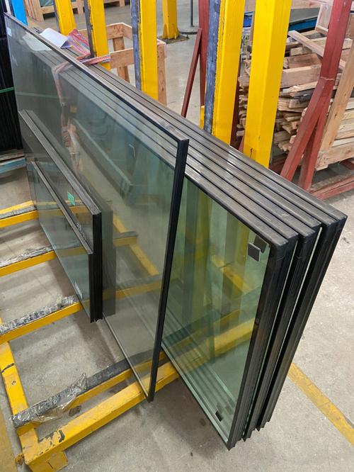 中空鋼化玻璃與鋼化玻璃 特性、差異與應(yīng)用解析